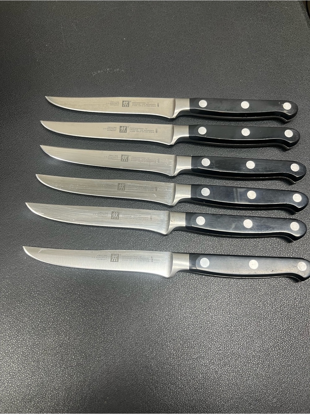 Set of  6 Zwilling JA Henckels Friodur Serrated 4.5" Steak Knives